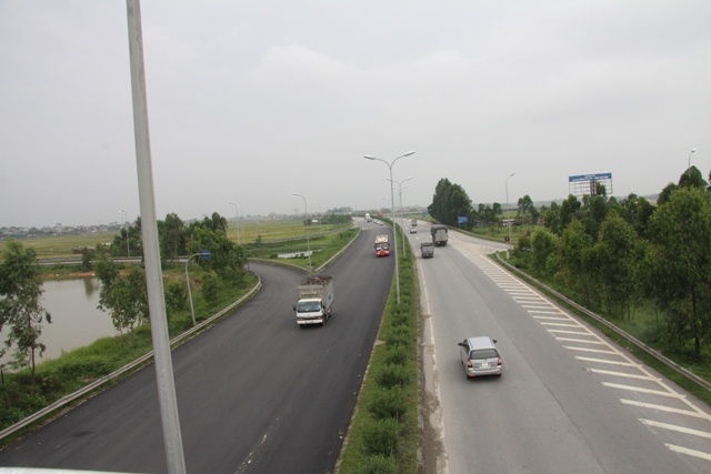 Cung đường cao tốc Phủ Lỗ - Bắc Ninh và Hà Nội - Thái Nguyên (đoạn qua địa phận xã Phủ Lỗ, Sóc Sơn) - nơi được thông tin là có kẻ giấu mặt bắn vỡ gương xe.