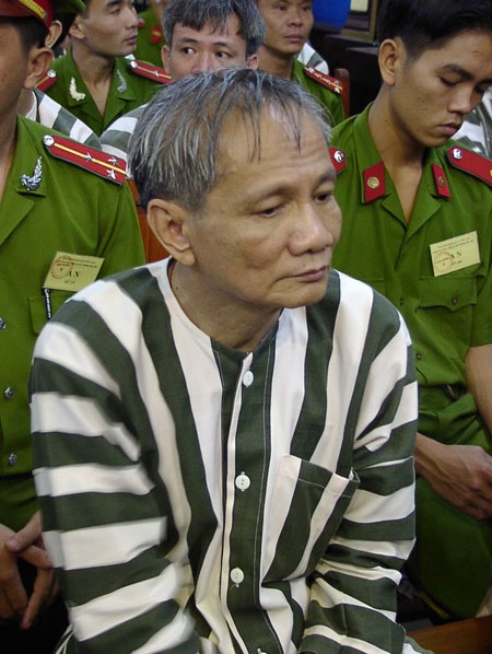 Năm Cam từng có nhiều cuộc tình chớp nhoáng.