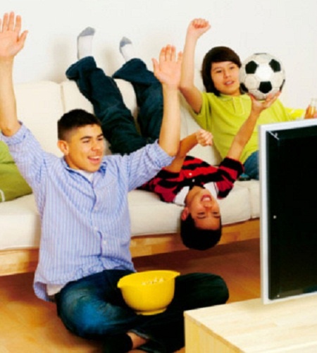 Dot quy vi xem World Cup thau dem hinh anh