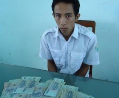 Bat tai xe taxi Mai Linh chiem doat tien cua khach hinh anh