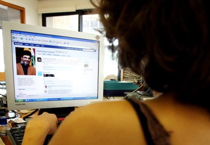 Kieu nu sa bay vi hen ho qua Facebook hinh anh