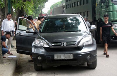 Vu giet nguoi trong oto: Ke chu muu no tien nan nhan? hinh anh