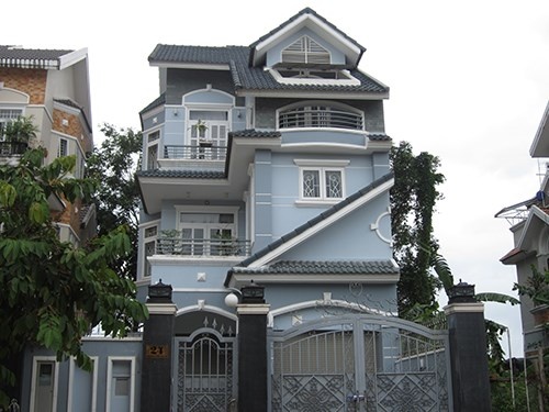 Căn biệt thự - nơi bà A bị con gái và hai đồng bọn khống chế để cướp.