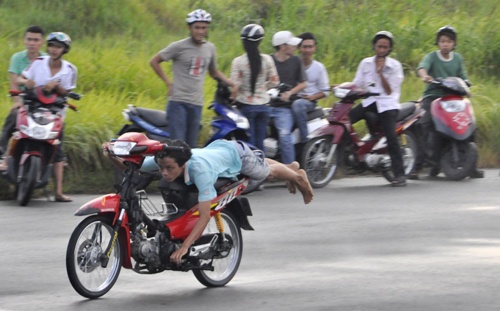 Bat gan 300 xe may 'quay' Vung Tau hinh anh