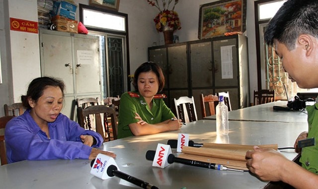 Nguyễn Thị Kim Thanh đang khai báo tại cơ quan điều tra - Ảnh: Quốc Hội.