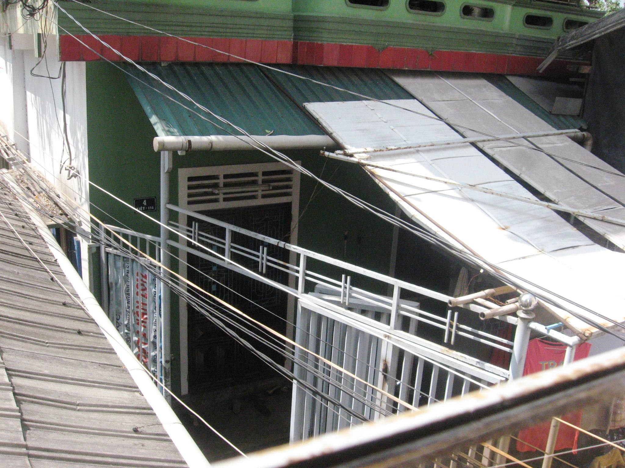 Quang đang khống chế Ngân ở ngôi nhà số 4,kiệt 114.