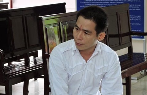 Bi chem 30 nhat, van xin giam an cho nguoi tinh ngao da hinh anh