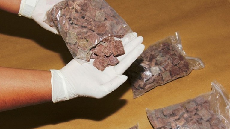 Xac nhan viec bat mot dai uy bien phong ban ma tuy hinh anh