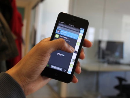 Tai xe taxi o Sai Gon muon dien thoai du khach roi bo chay hinh anh