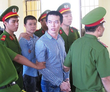 Cuu cong an danh chet hoc sinh co mau 'giang ho' hinh anh