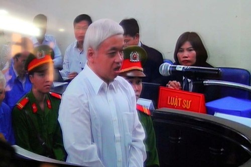 Bị cáo Nguyễn Đức Kiên trình bày đề nghị. Ảnh: Công lý.