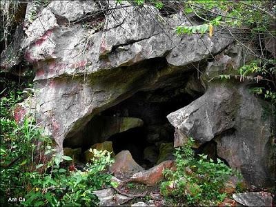 Giau gan mot tan phao hoa, hang dien tu lau trong hang da hinh anh