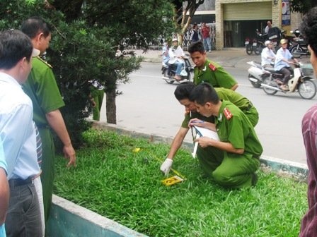 Vo moi bi vo cu cua chong dam chet hinh anh