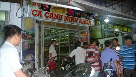 Cơ quan chức năng đang đang điều tra tại hiện trường vụ án.