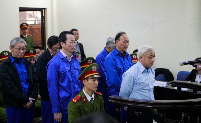 Nguyễn Đức Kiên và các đồng phạm chờ nghe tòa tuyên án.