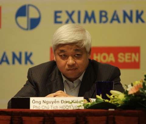 Tiet lo ve cu 're trai' trong duong doi cua bau Kien hinh anh