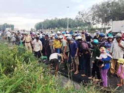 Ke la mat tha 3 bao tai ran vao khu dan cu, co pham toi? hinh anh