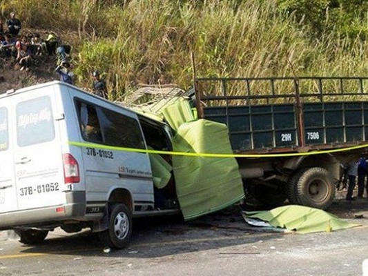 6 thi the mac ket trong xe du lich tong xe tai hinh anh