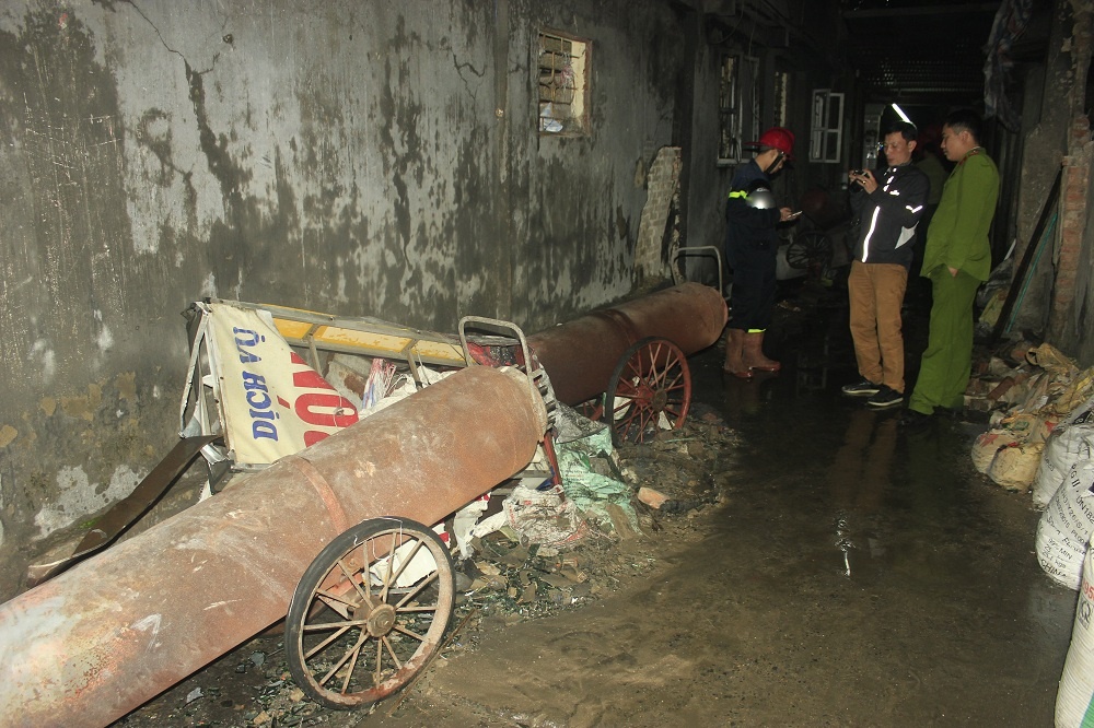 No lon truoc dem giao thua khi bom bong bay hinh anh