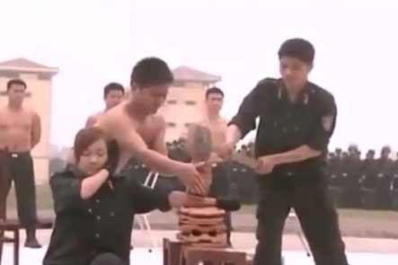 Chuyen ve nu canh sat dac nhiem hinh anh