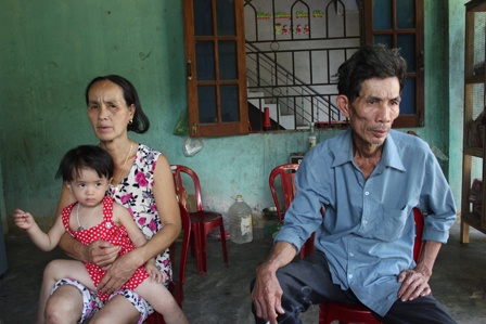 Ông Hai, con của nạn nh.