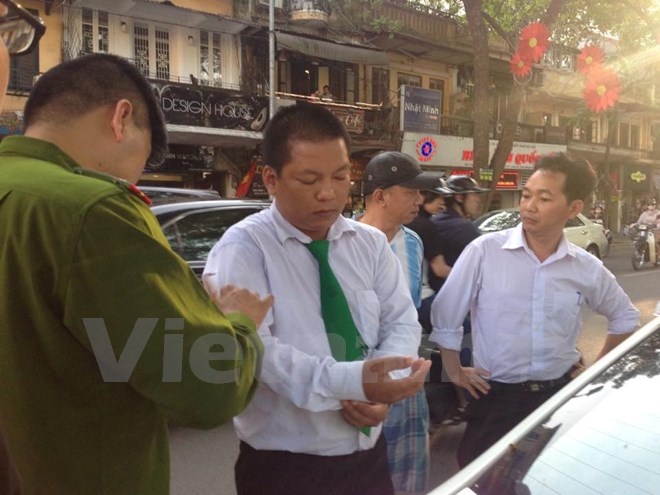 Lái xe Thắng bị thương vùng đầu và tay sau vụ ẩu đả với 3 người phụ nữ.