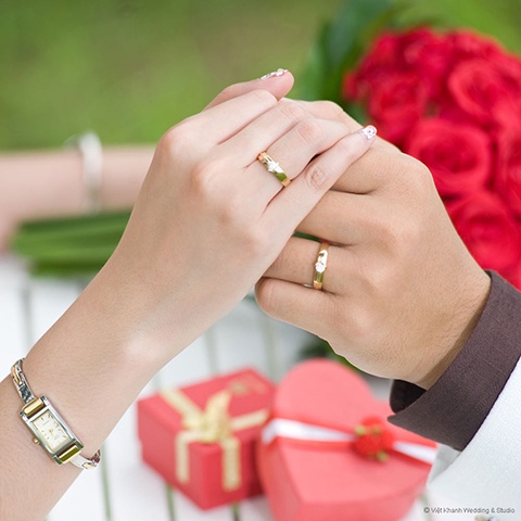 Vong nhan cuoi do chia doi... hinh anh