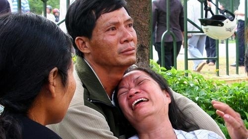 Ra tu, 4 thanh nien tiep tuc keu oan hinh anh