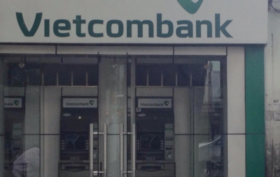 Bat nong 2 ten dung the ATM gia rut gan ty dong hinh anh