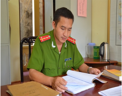 Trinh sat ma tuy ‘duoc’ ra gia doat mang 150 trieu dong hinh anh