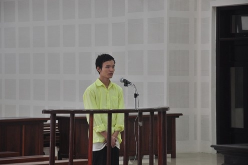 Dương Đình Đạt tại phiên tòa xét xử.