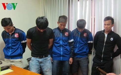 5/6 cầu thủ của CLB Đồng Nai tại cơ quan điều tra.