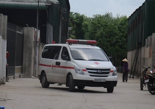 Nhan vien nha nghi o dat Cang bi khach tro sat hai hinh anh