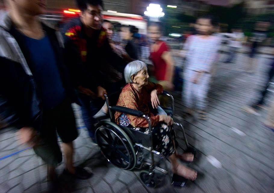 Chay o chung cu 25 tang, hang tram nguoi thao chay hinh anh