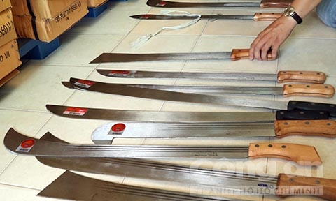 Hon 2.000 cay ma tau trong cua hang nong cu o Can Tho hinh anh