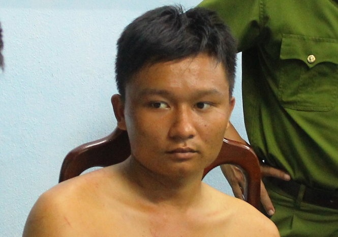 Ten trom bi 100 canh sat vay bat tren nui da tron trai hinh anh