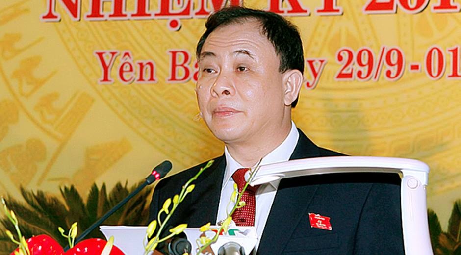 Bi thu va Chu tich HDND tinh Yen Bai bi ban chet hinh anh