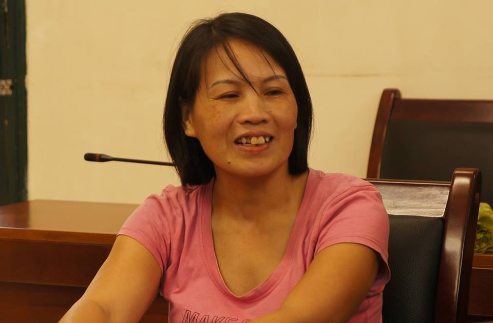 Canh sat giai cuu nu con tin bi ke ngao da ke dao vao co the nao? hinh anh
