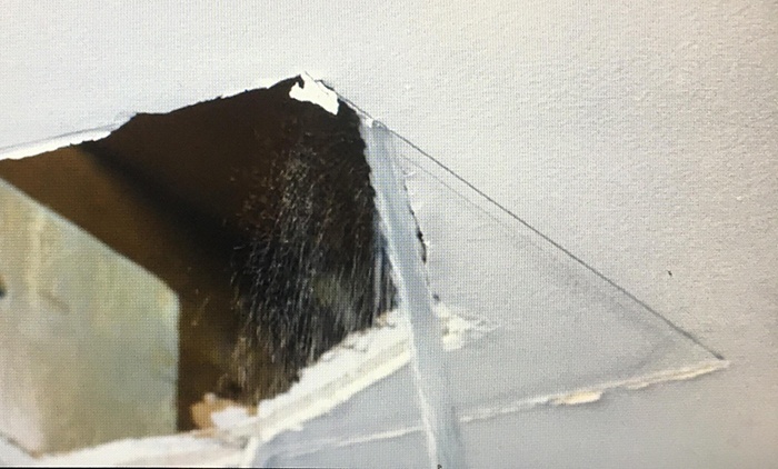 Canh sat chui lo thong gio giai cuu benh nhan bi doa giet hinh anh