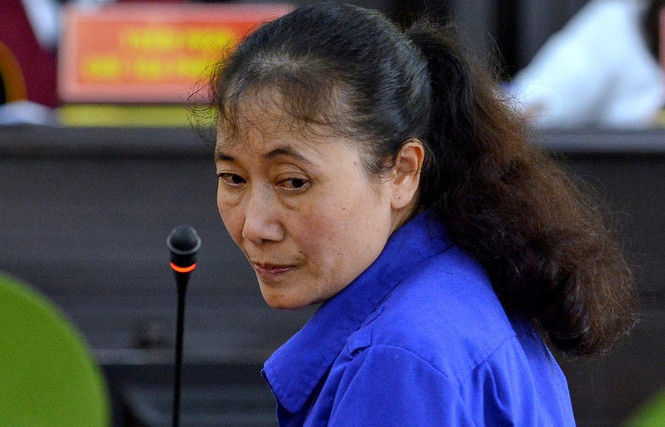 Khoi to 2 cuu can bo so giao duc nhan hoi lo vu nang diem thi hinh anh