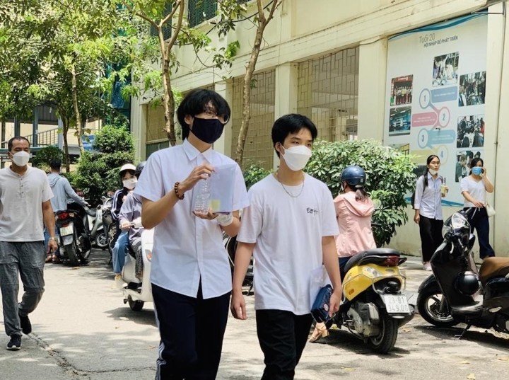 Thi 2-3 truong chuyen/tuan anh 1