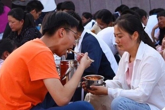 Lo luyen thi o Trung Quoc chat cung sau khi co ket qua thi dai hoc hinh anh
