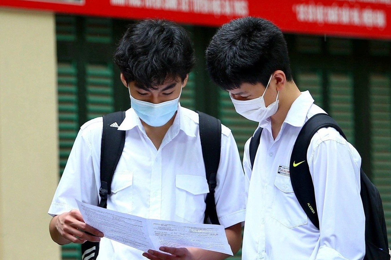 Thi 2-3 truong chuyen/tuan, thi sinh hoc thau dem, phu huynh lo lang hinh anh