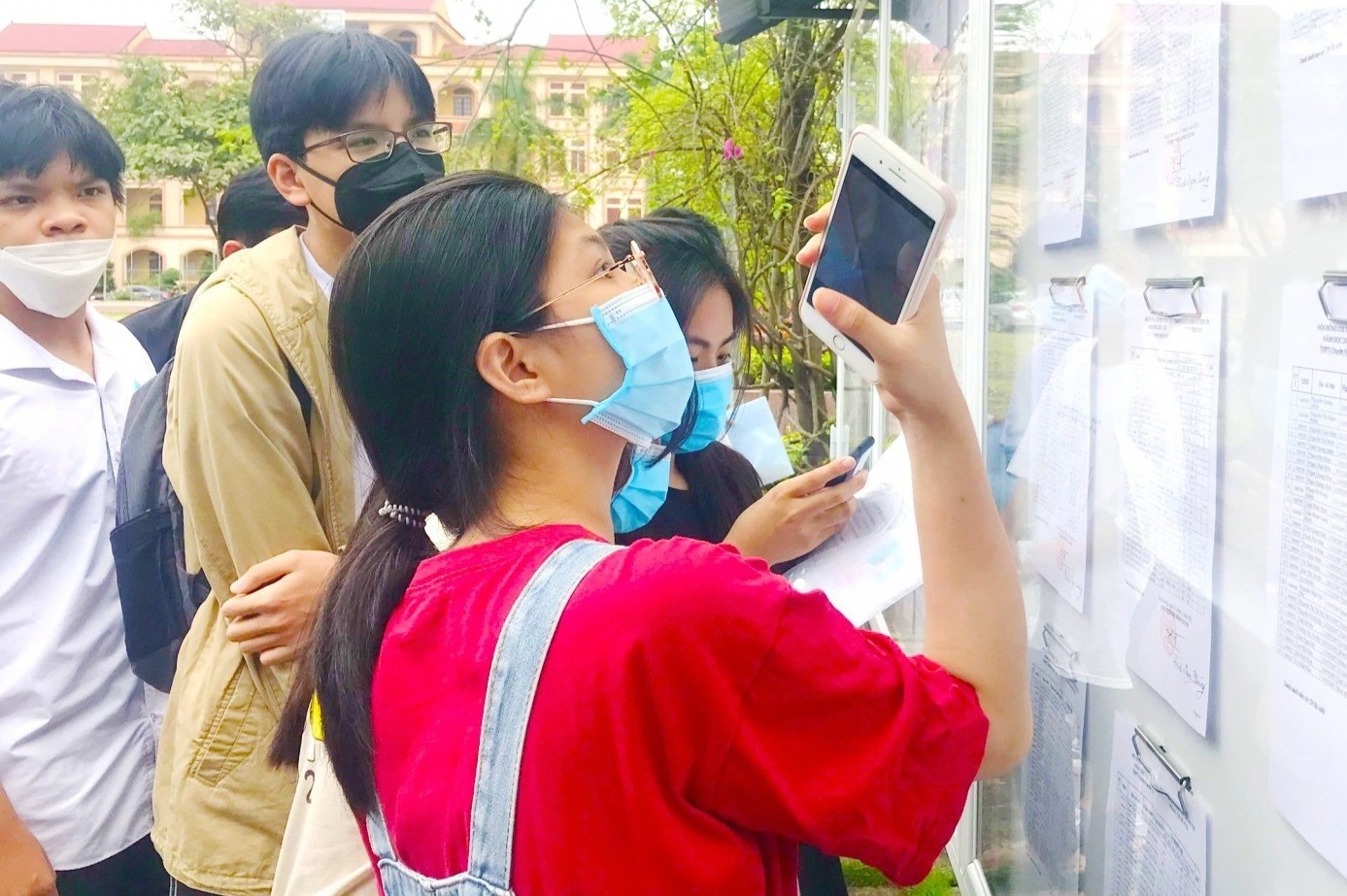 Thi sinh boc tham so bao danh de du thi vao lop 10 hinh anh