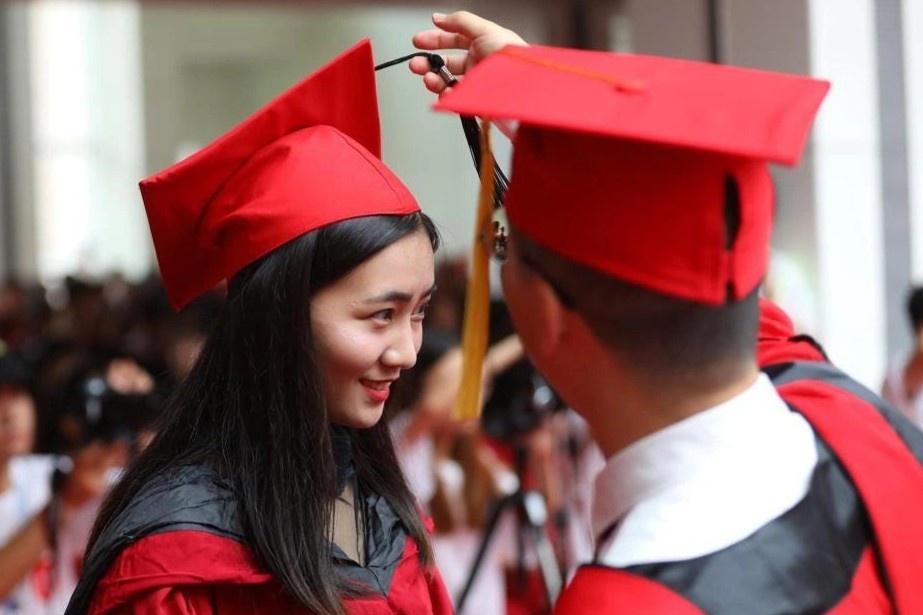 Sinh vien moi ra truong tu choi muc luong 12 trieu dong hinh anh