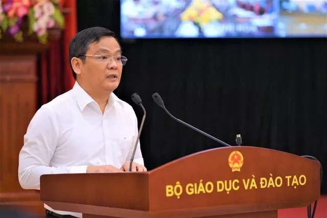 Thi sinh vao phong thi anh 1