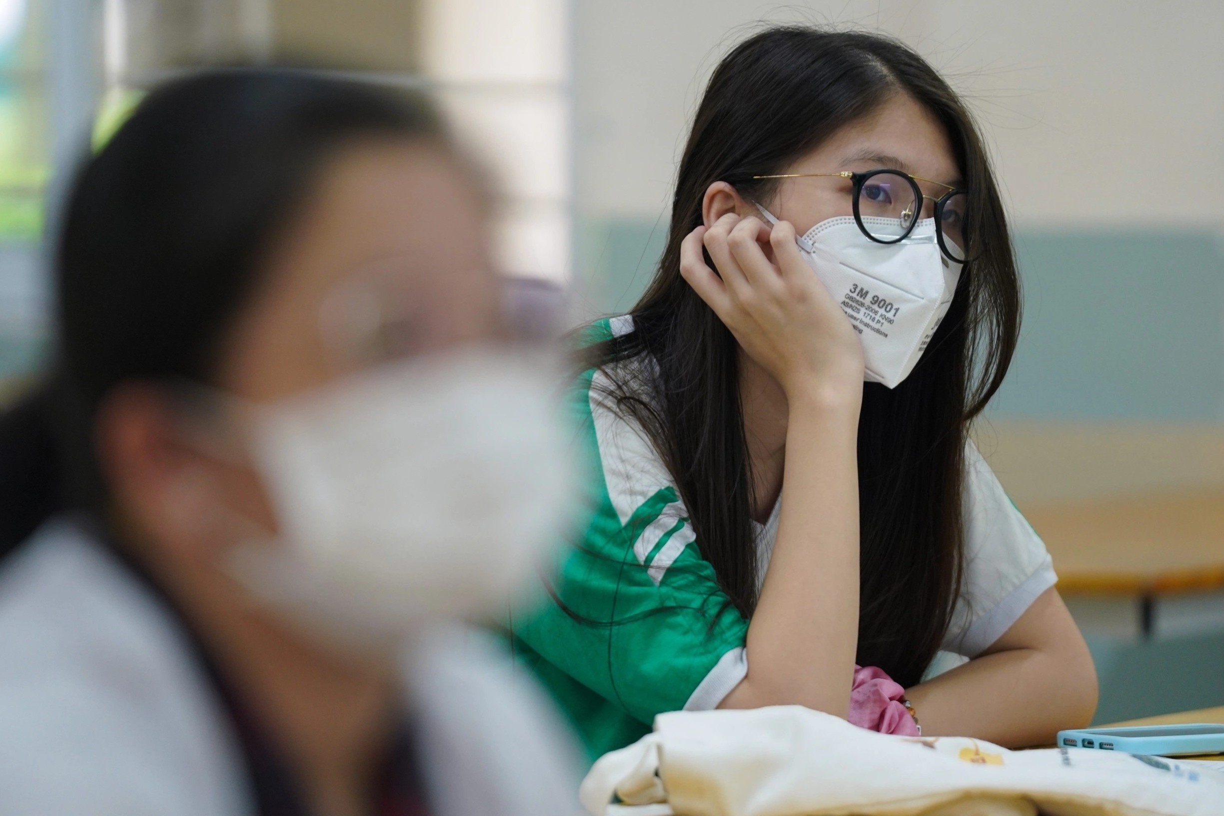 Thi sinh vao phong thi co nhat thiet phai deo khau trang? hinh anh