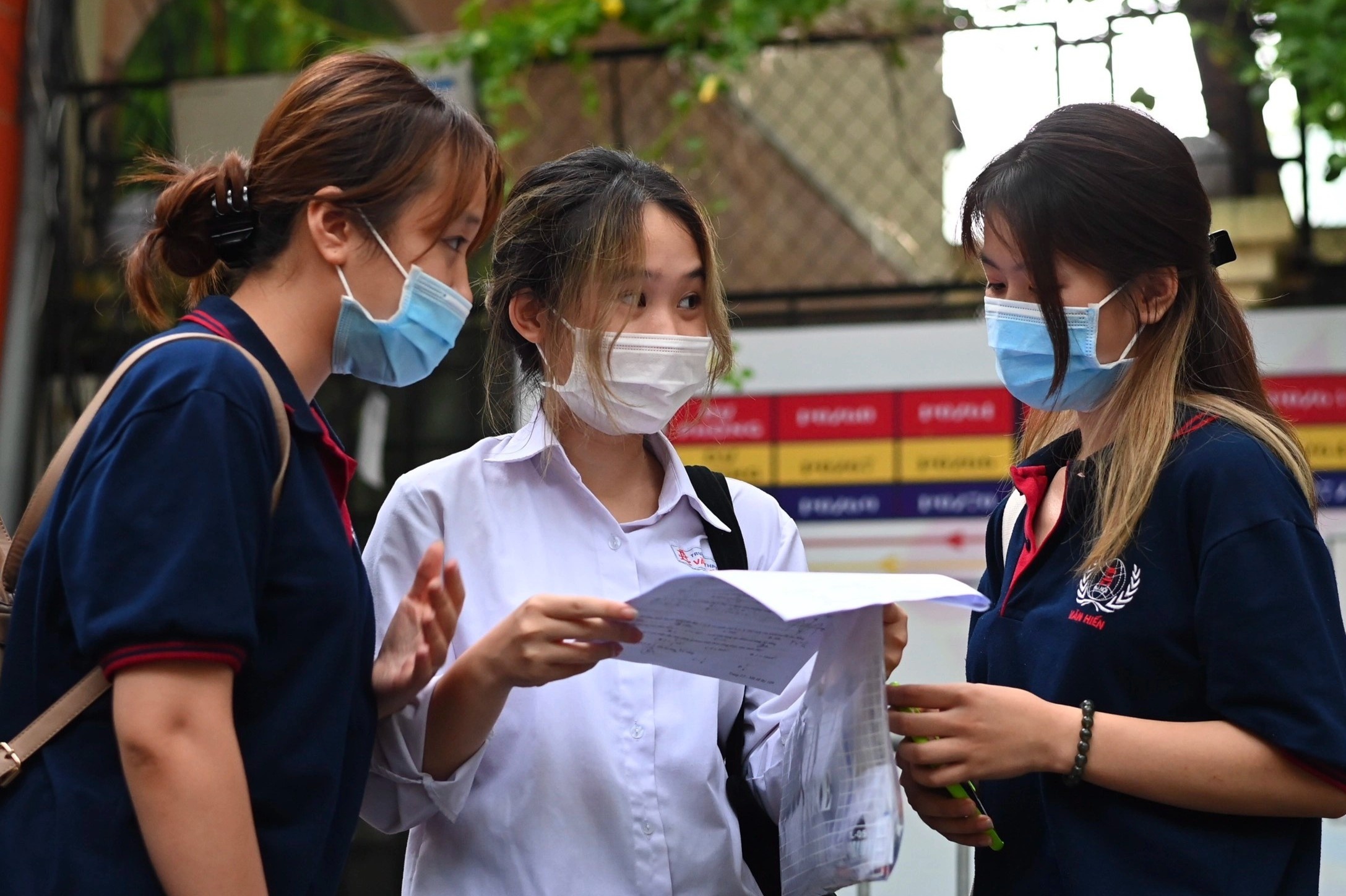 Truong lay diem dau vao thap vuot truong chuyen ve diem thi tot nghiep hinh anh