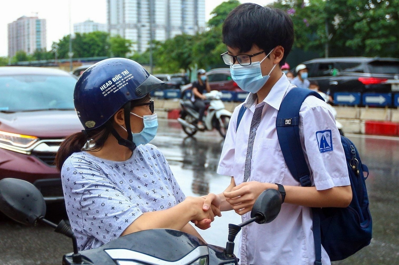 Con thi vao lop 10, me sut 4-5 kg hinh anh