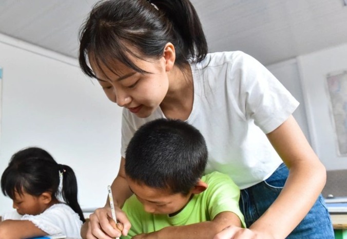 Giao vien tieu hoc o Thanh Hoa bi no luong lien tiep 6 thang hinh anh